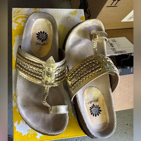 Yellowbox sandal - gold - great condition size 6.5 - Picture 1 of 3